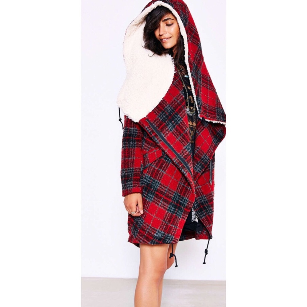 Asymmetrical coat